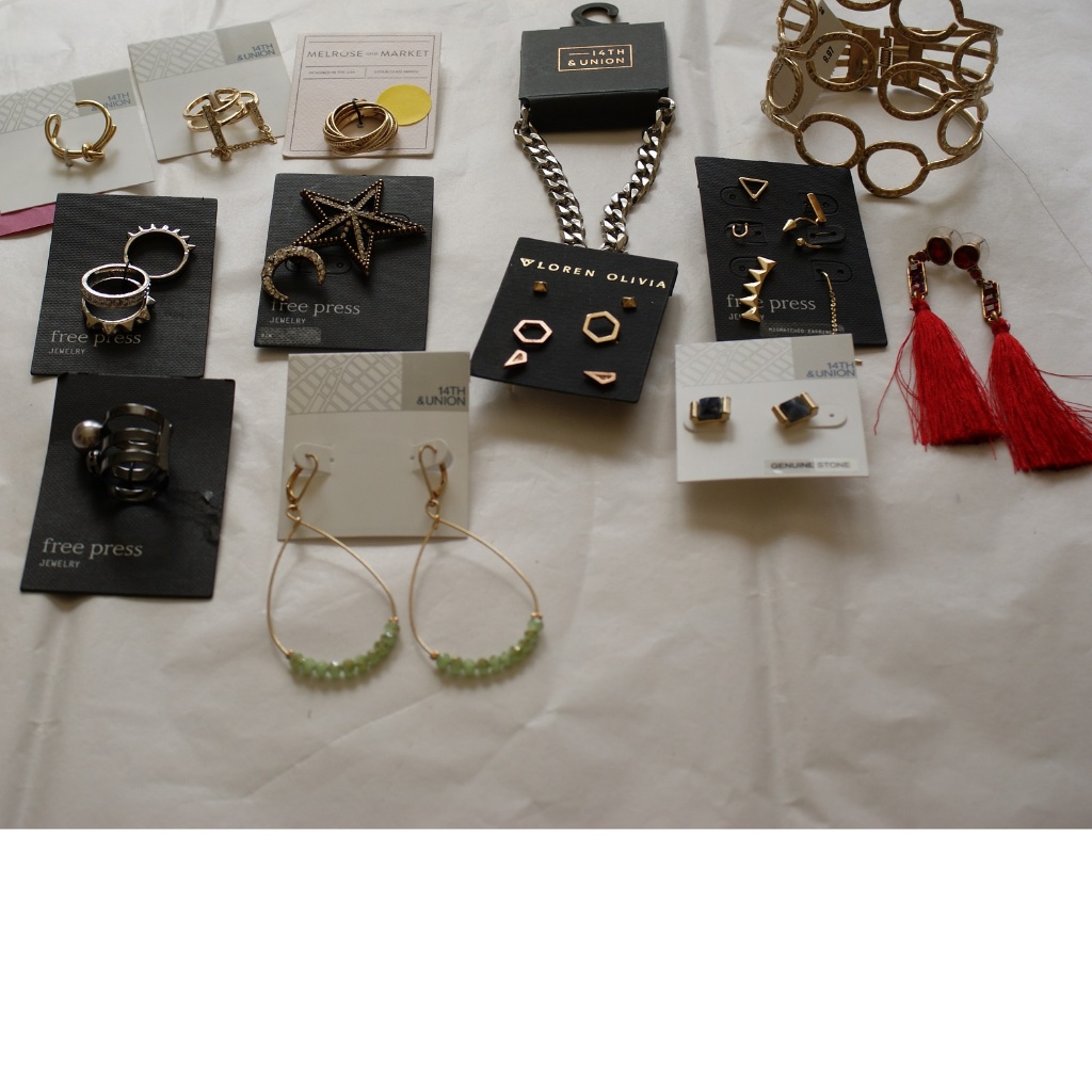 Lot Of 13 Pieces Of Jewelry